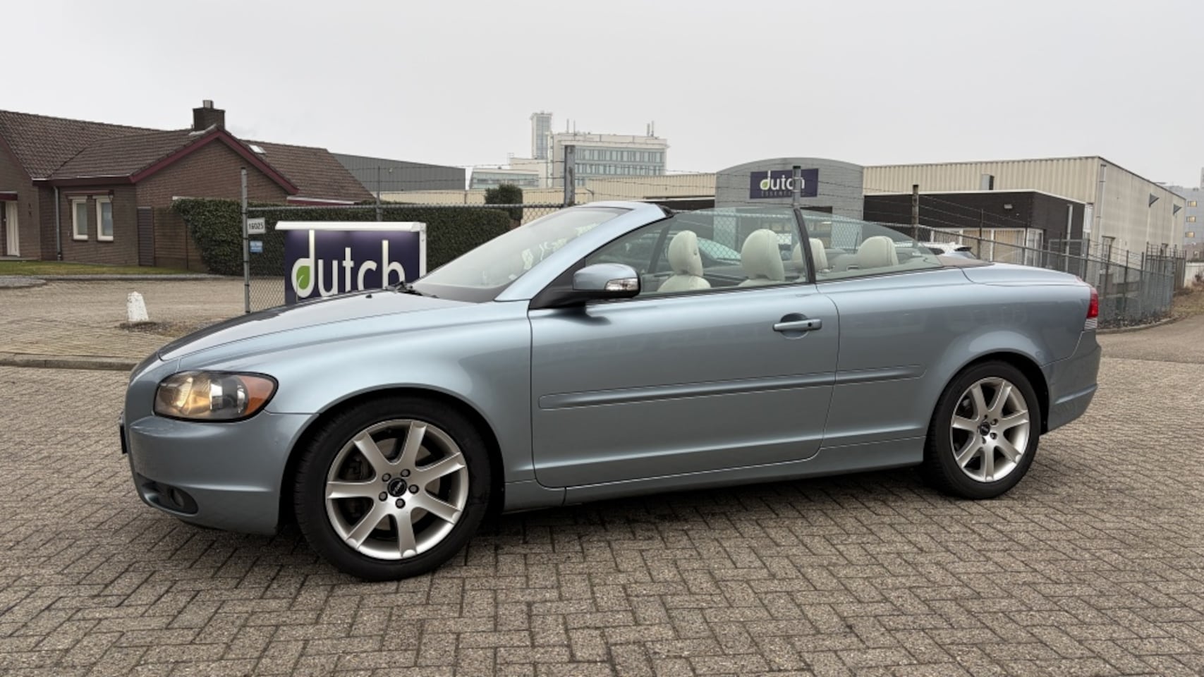 Volvo C70 Convertible - 2.4i Momentum apk nieuw Zeer netjes!! - AutoWereld.nl