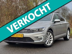 Volkswagen Passat - 1.4 TSI GTE Connected Plus | Panorama | Camera | Trekhaak