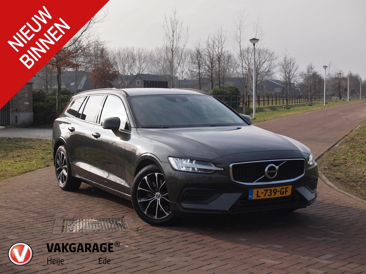 Volvo V60 - 2.0 B3 Momentum Advantage | Camera | Trekhaak | Apple Carplay | Cruise Control | - AutoWereld.nl