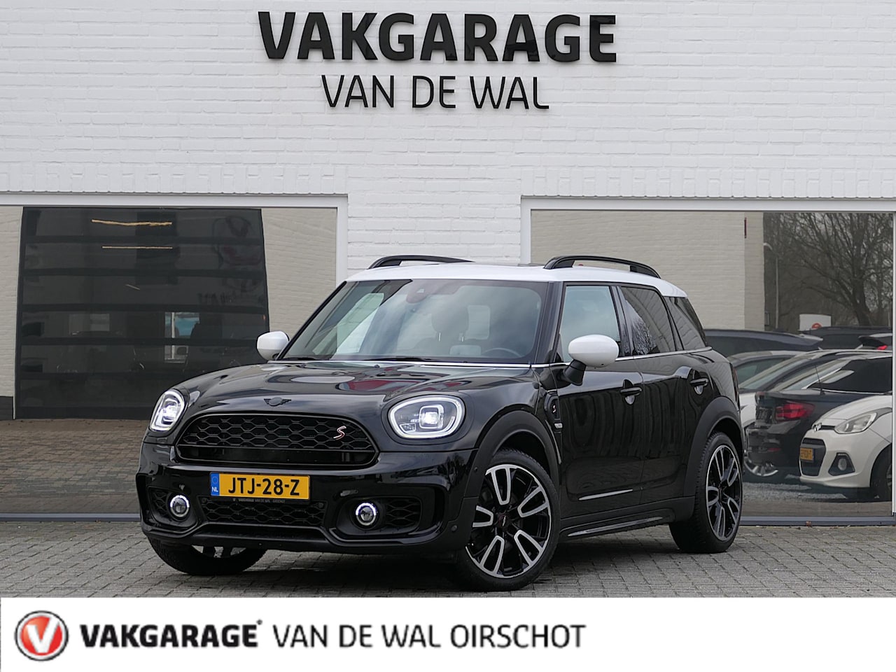 MINI Countryman - Mini 2.0 Cooper S ALL4 John Cooper Works | Panoramadak | Digitaal Dashboard | ACC | Head-u - AutoWereld.nl