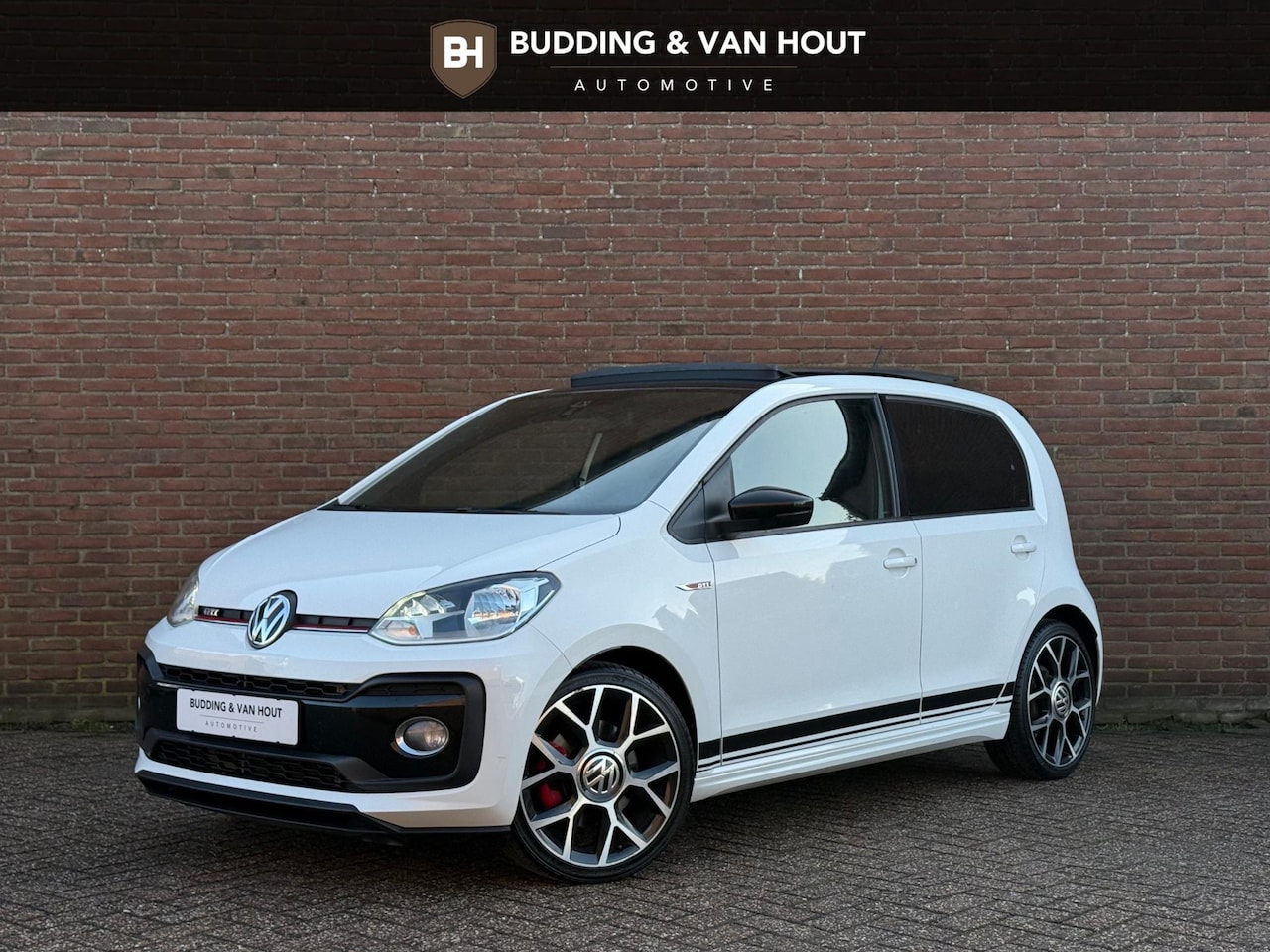 Volkswagen Up! - 1.0 TSI GTI 116pk Pano Stoelverw Airco - AutoWereld.nl