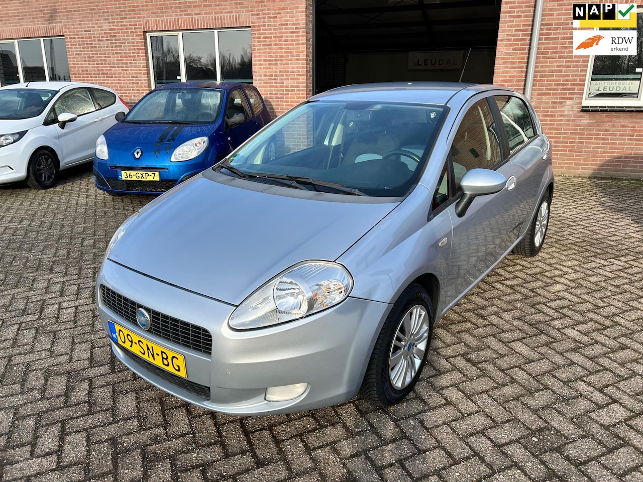 Fiat Grande Punto - 1.4 Cruisecontrol/Airco//APK 31-12-2026 - AutoWereld.nl