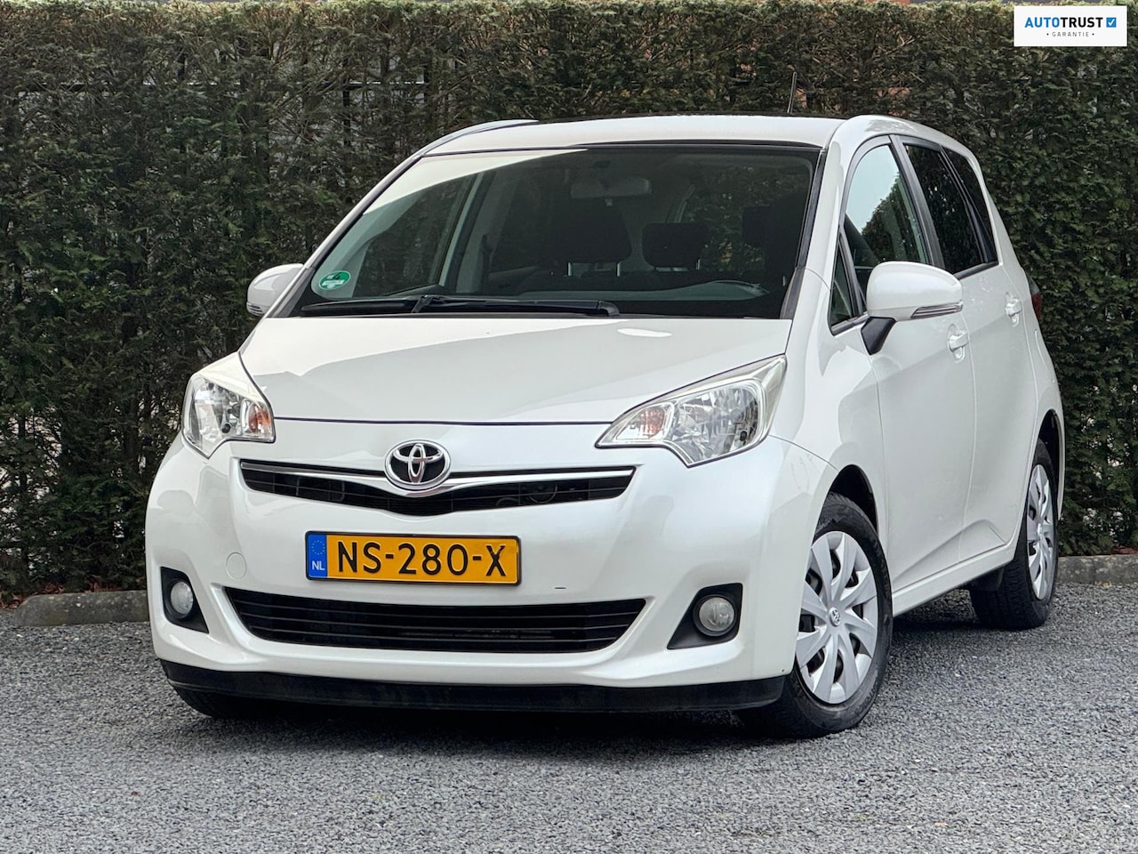 Toyota Verso S - 1.3 VVT-i Dynamic/AUTO.M/TREKHAAK/RIJKLAAR! - AutoWereld.nl