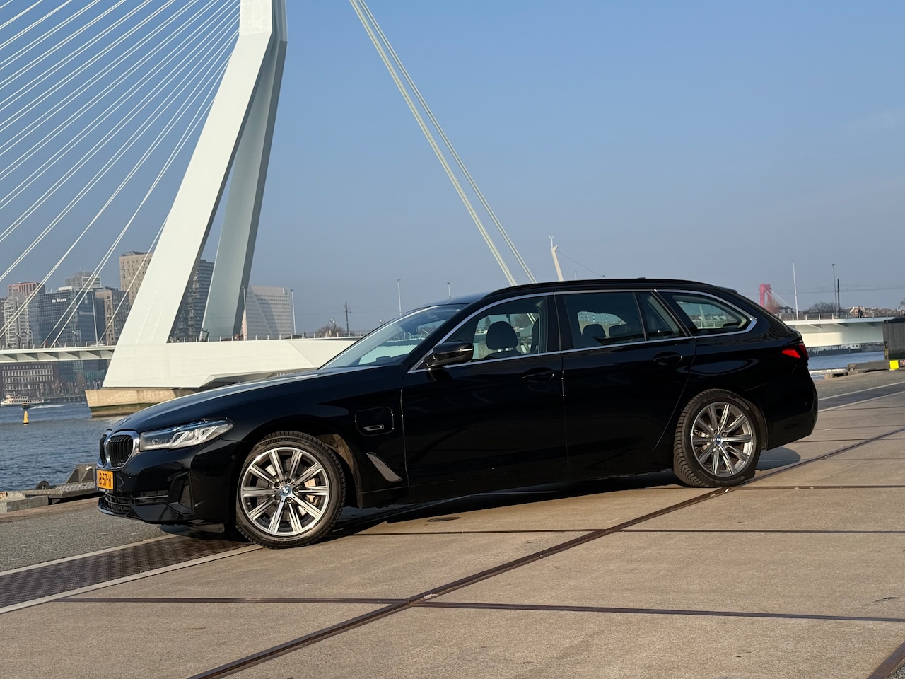 BMW 5-serie Touring - 530e Business Edition Plus Sensatec - AutoWereld.nl