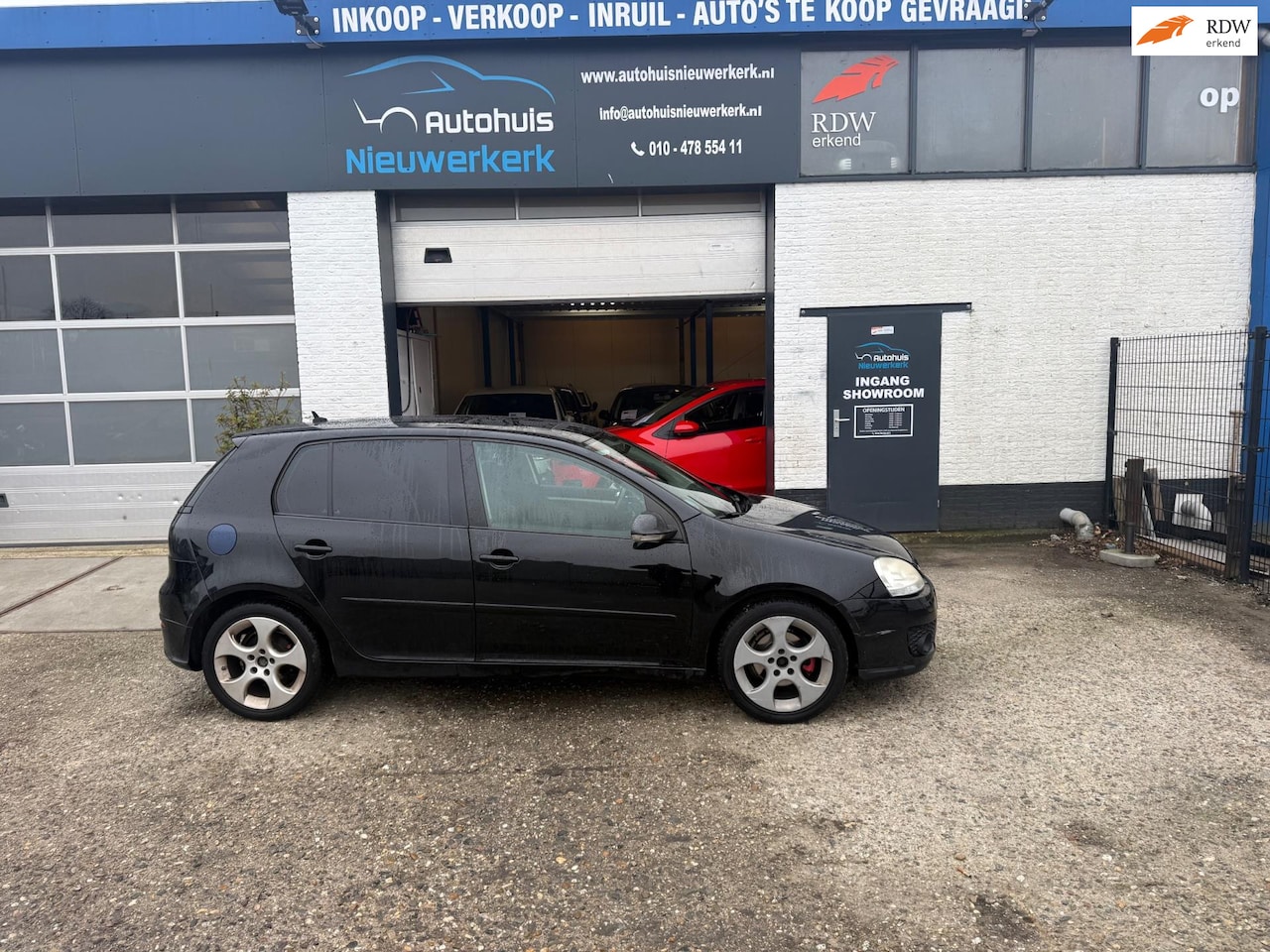 Volkswagen Golf - 1.6 FSI Trendline/ GTI Look/ met GTI Velgen-Bumpers en uitlaat, Beeldscherm, Airco, NAP en - AutoWereld.nl