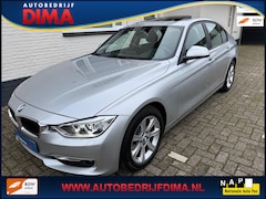 BMW 3-serie - 320i Upgrade Edition 1e Eigenaar/ Automaat/ Navi/ ECC/ Schuifdak/ PDC/ Elec Trekhaak