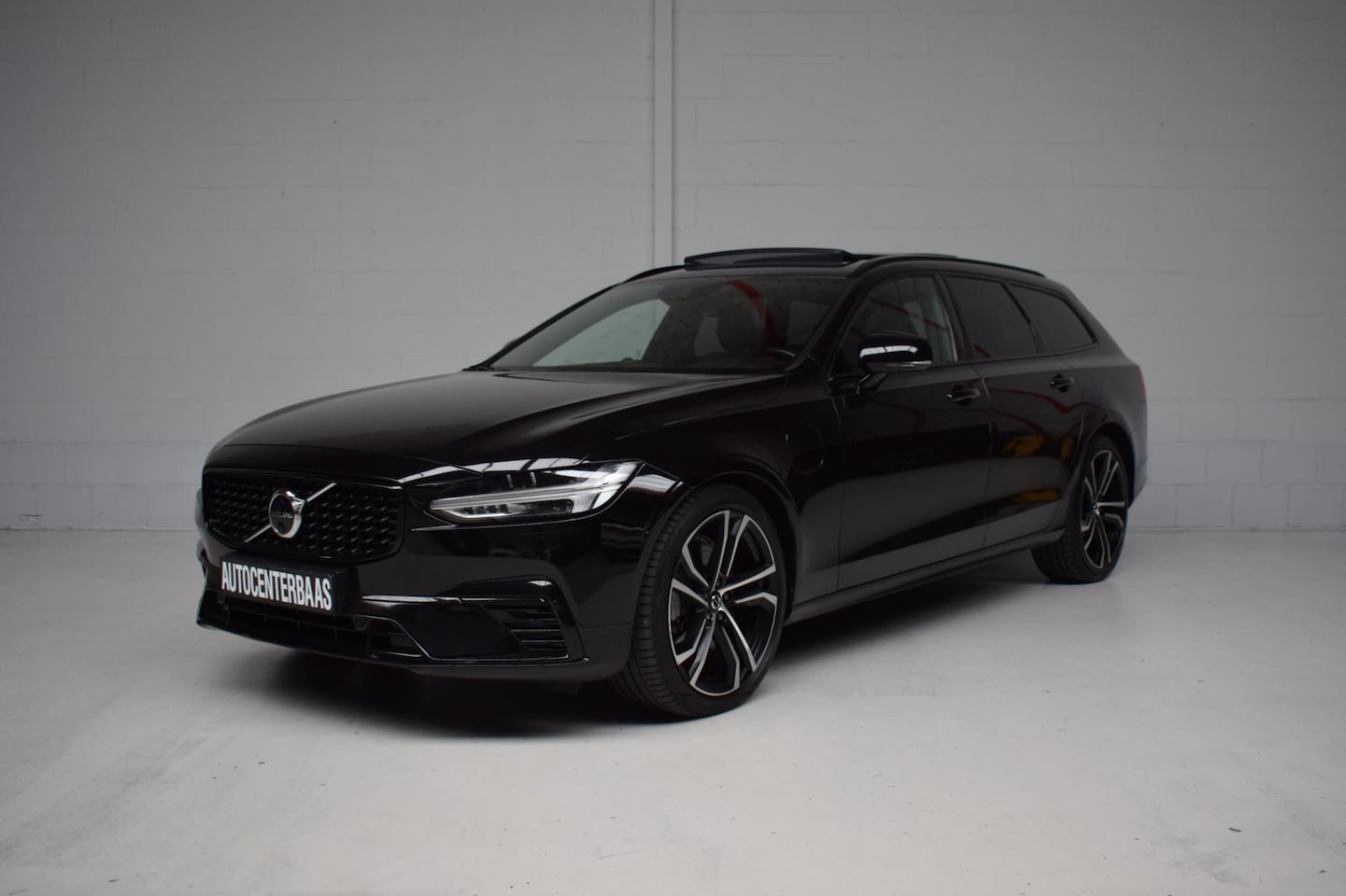 Volvo V90 - 2.0 T8 AWD R-Design LEER / 360CAMERA / BOWERS & WILKINS / CARPLAY / ADAPT.CRUISE / HEAD-UP - AutoWereld.nl