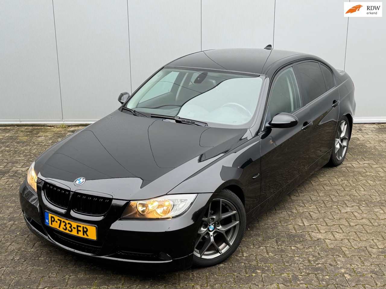 BMW 3-serie - 318i BUSINESS NAVIGATIE MOOIE LICHTMETALEN VELGEN CLIMA VERLAAGD - AutoWereld.nl