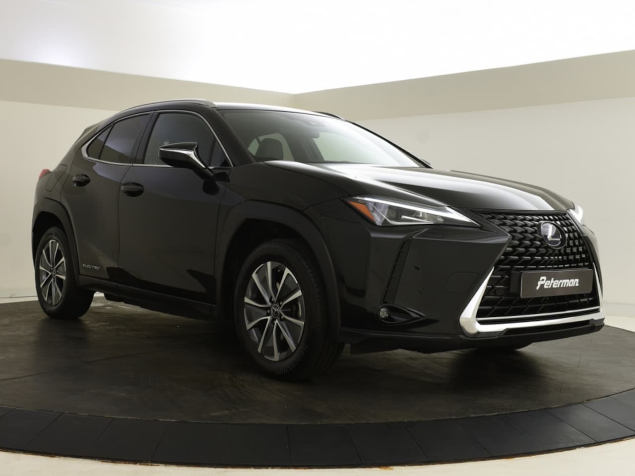Lexus UX - 300e Luxury | Leer | Stoelventilatie | Carplay | PDC V+A - AutoWereld.nl
