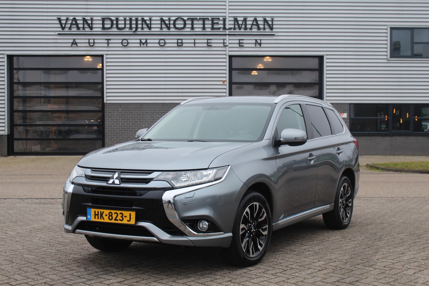 Mitsubishi Outlander - 2.0 PHEV Executive Edition / Camera / Keyless / N.A.P. - AutoWereld.nl