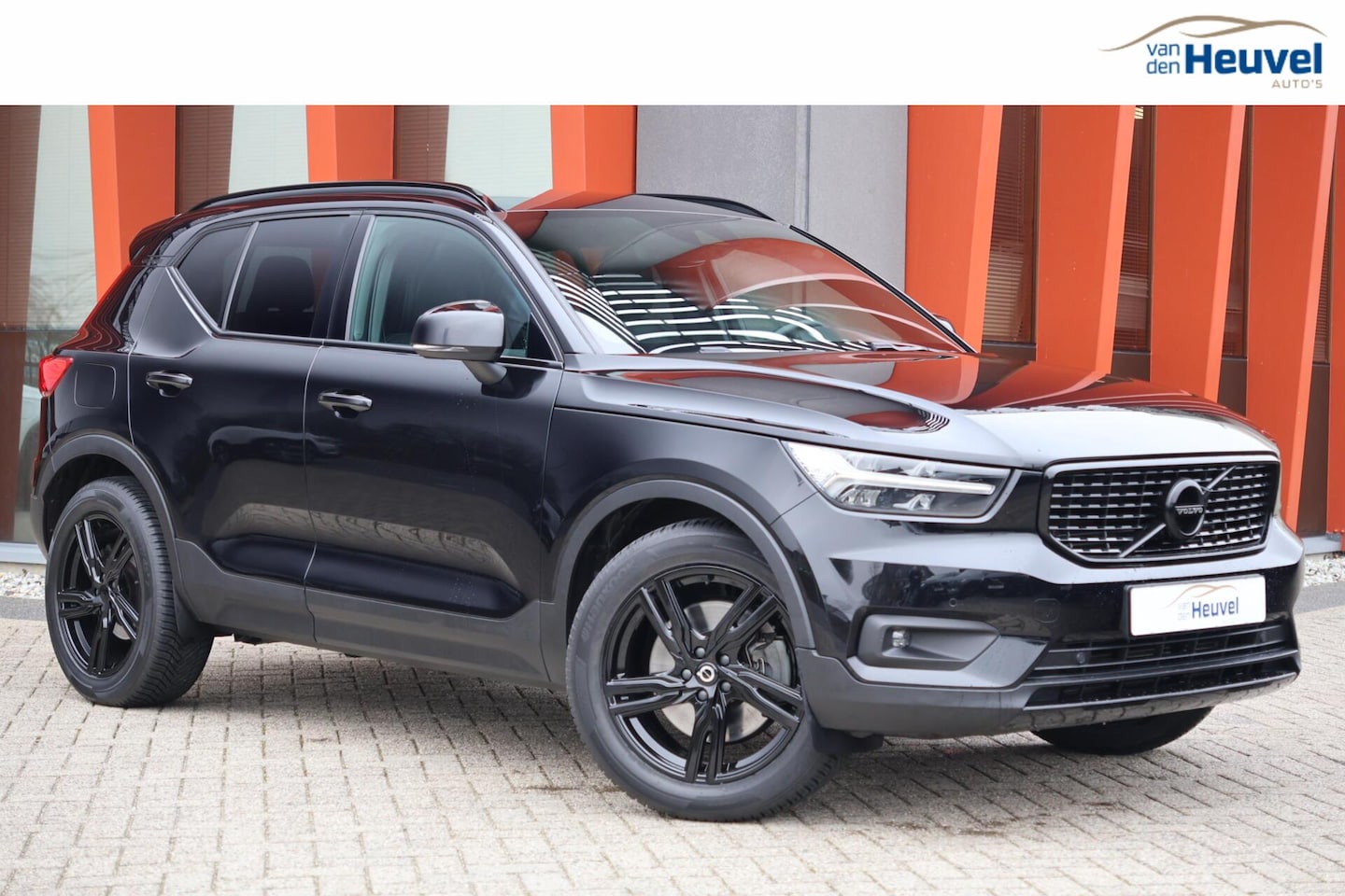 Volvo XC40 - T4 Recharge Black Edition | Stoelverwarming | Leder | Parkeercamera | Keyless - AutoWereld.nl