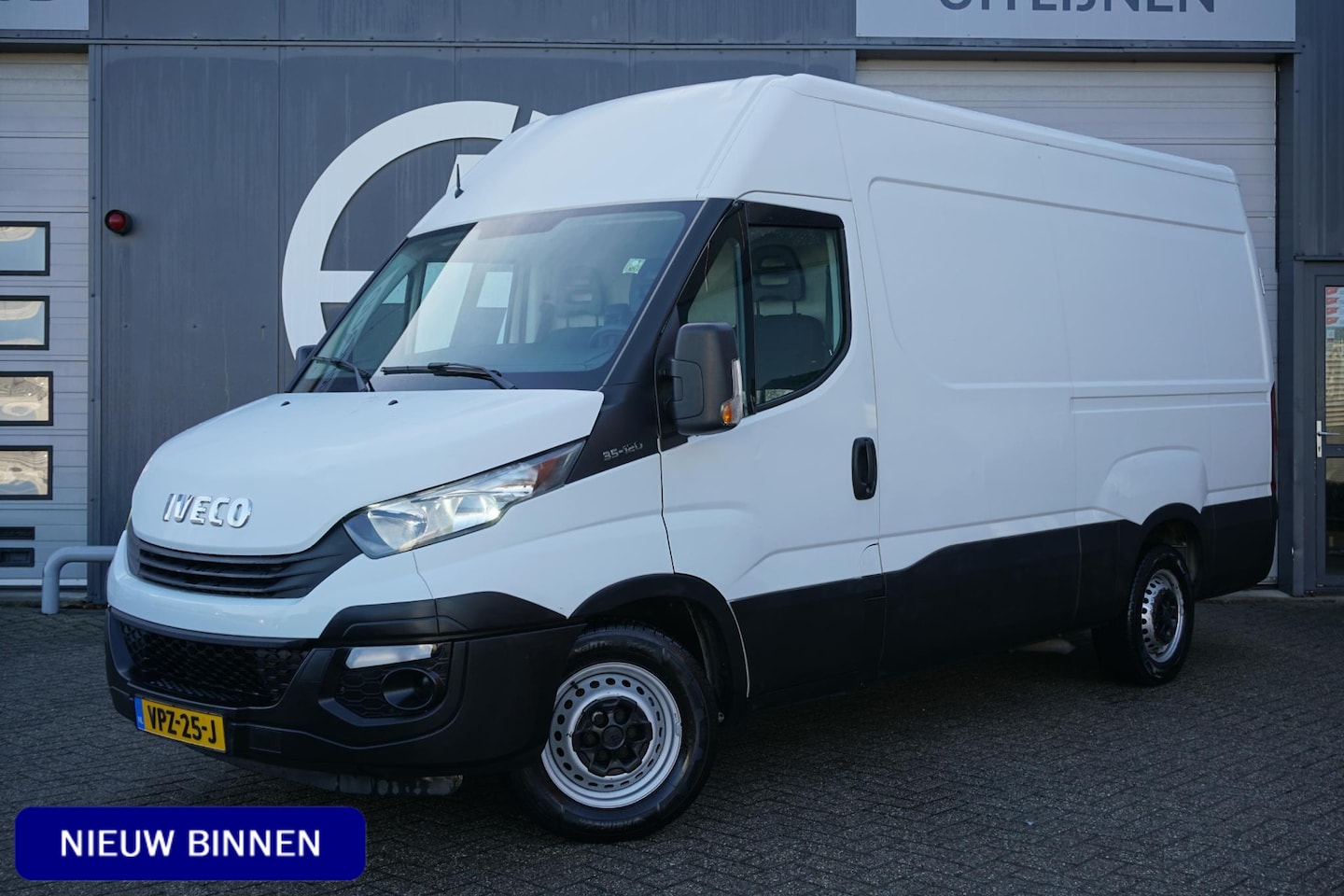 Iveco Daily - 35S12V 2.3 352 H2 35S12V 2.3 352 H2 - AutoWereld.nl