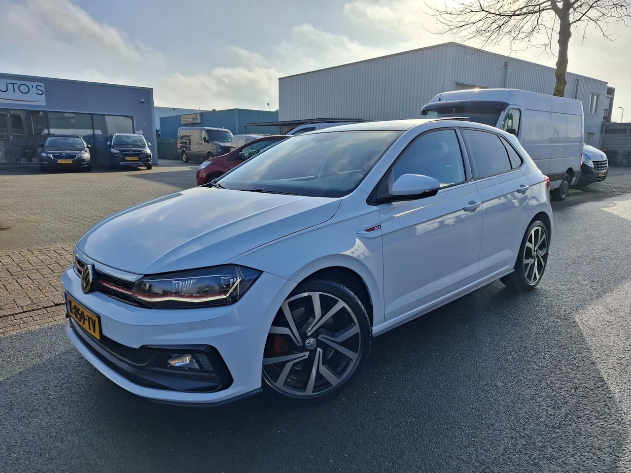 Volkswagen Polo - 2.0 TSI GTI AUTOMAAT/NAVI/PANO/LED/18INCH! - AutoWereld.nl