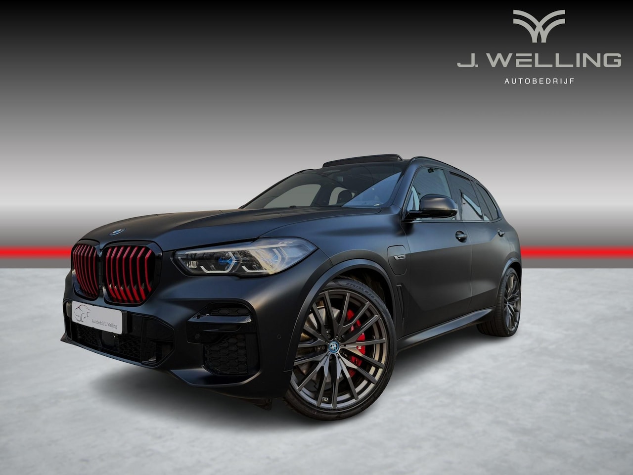 BMW X5 - xDrive45e Black Vermilion B&W /3 x TV / pano - AutoWereld.nl