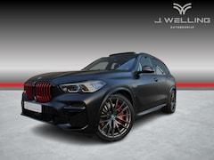 BMW X5 - xDrive45e Black Vermilion B&W /3 x TV / pano