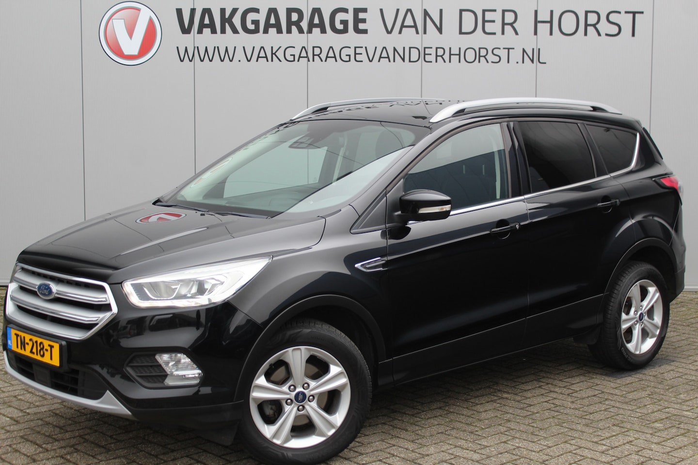 Ford Kuga - 1.5-150pk EcoBoost Titanium. Nette Ford Kuga met een trekgewicht van maar liefst 2.000kg ! - AutoWereld.nl