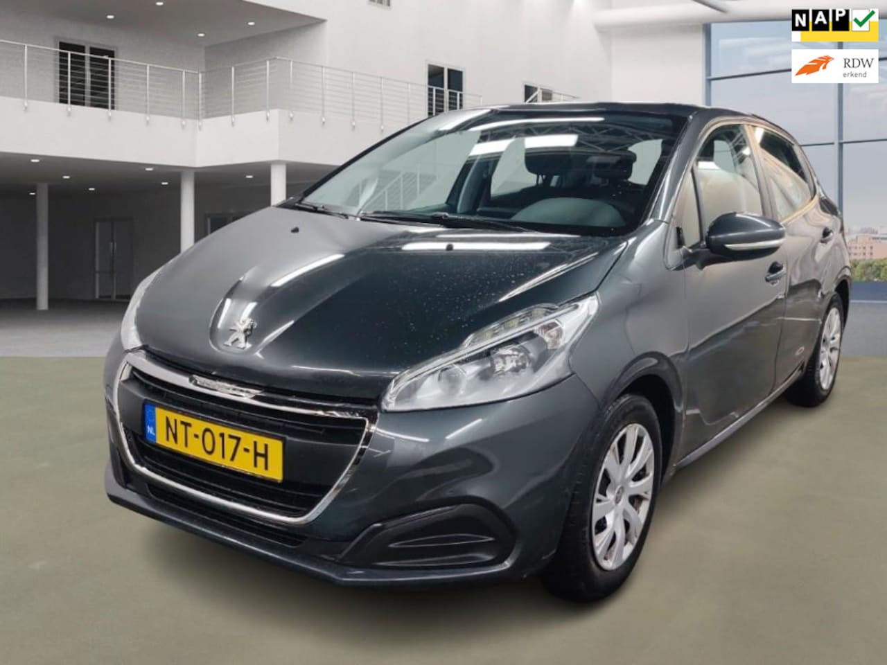Peugeot 208 - 1.2 PureTech Active AUTOMAAT ORG NL/NAP/1E EIGENAAR/NAVIGATIE/PDC/CRUISE/APPLE CAR PLAY/BL - AutoWereld.nl