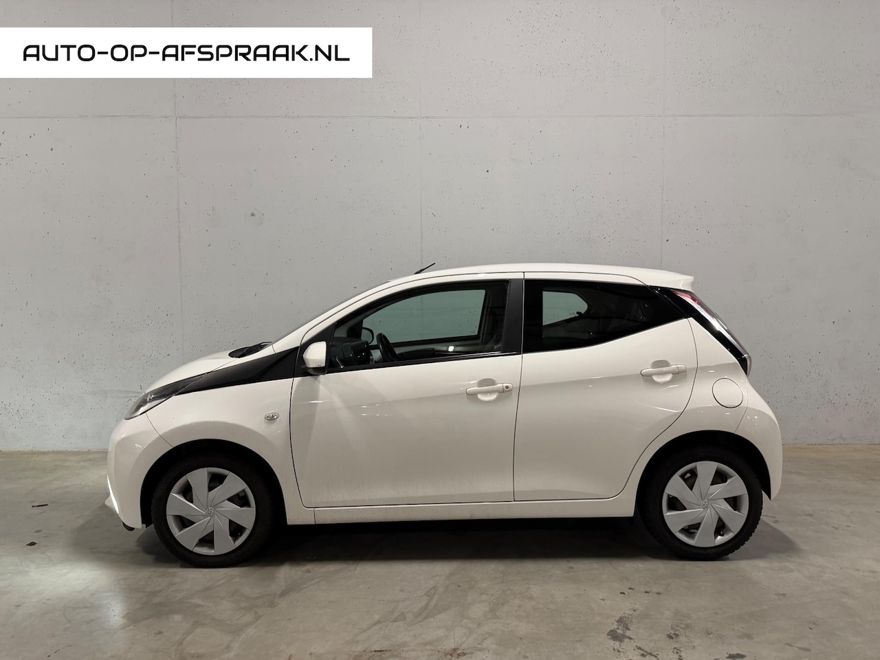 Toyota Aygo - 1.0 VVT-i x-play 5drs. Automaat Camera - AutoWereld.nl
