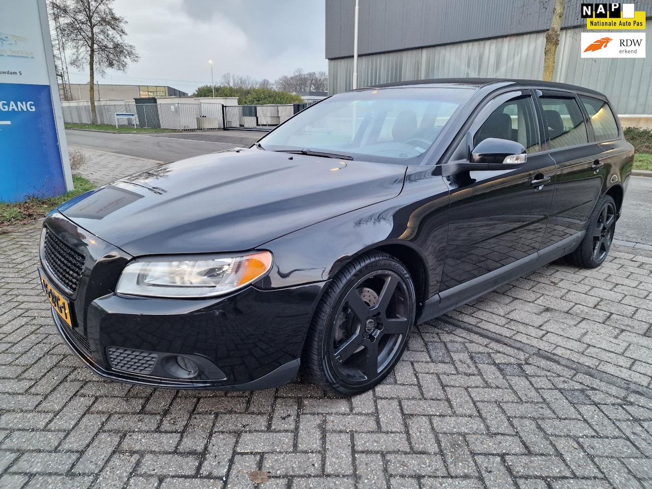 Volvo V70 - 2.4D Limited Edition 2.4D Limited Edition, Apk, Nap, Goed rijdend, Inruil mogelijk. - AutoWereld.nl