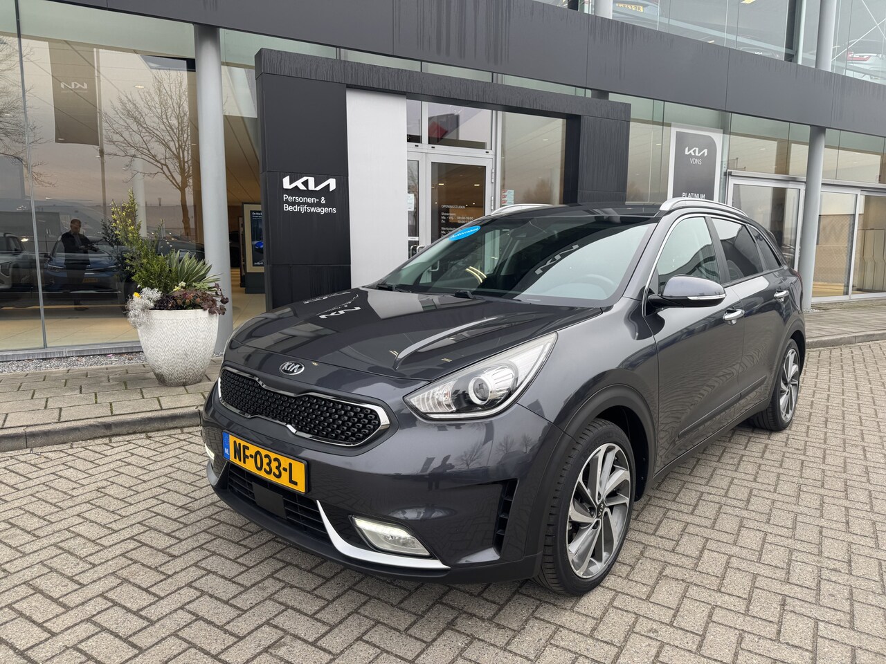 Kia Niro - 1.6 GDi Hybrid ExecutiveLine NAVI | Leder | Trekhaak | Carplay Info Frank  0492-588958 - AutoWereld.nl