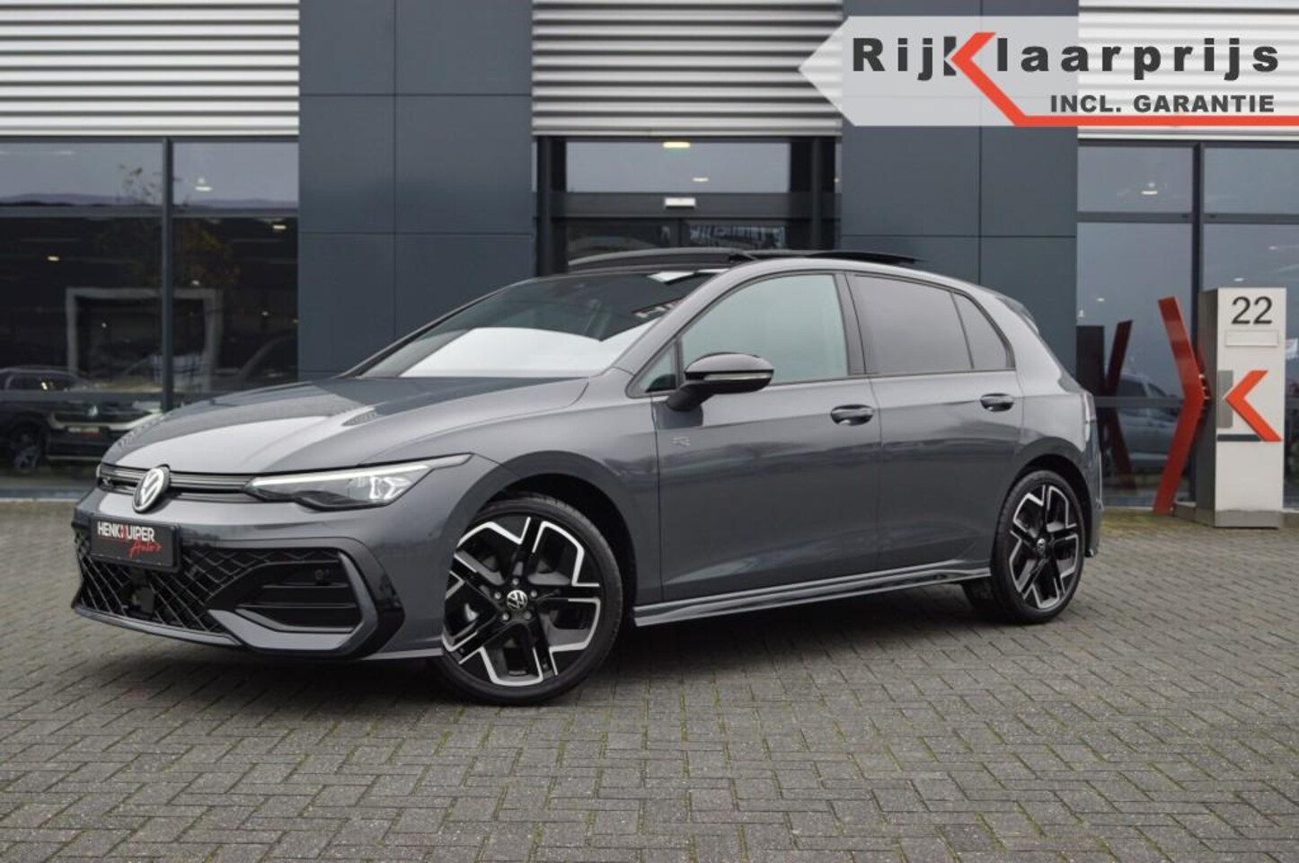 Volkswagen Golf - R-line 1.5 eTSI 150pk DSG facelift Black style/Panodak /Trekhaak wegklb./IQ Matrix LED /He - AutoWereld.nl