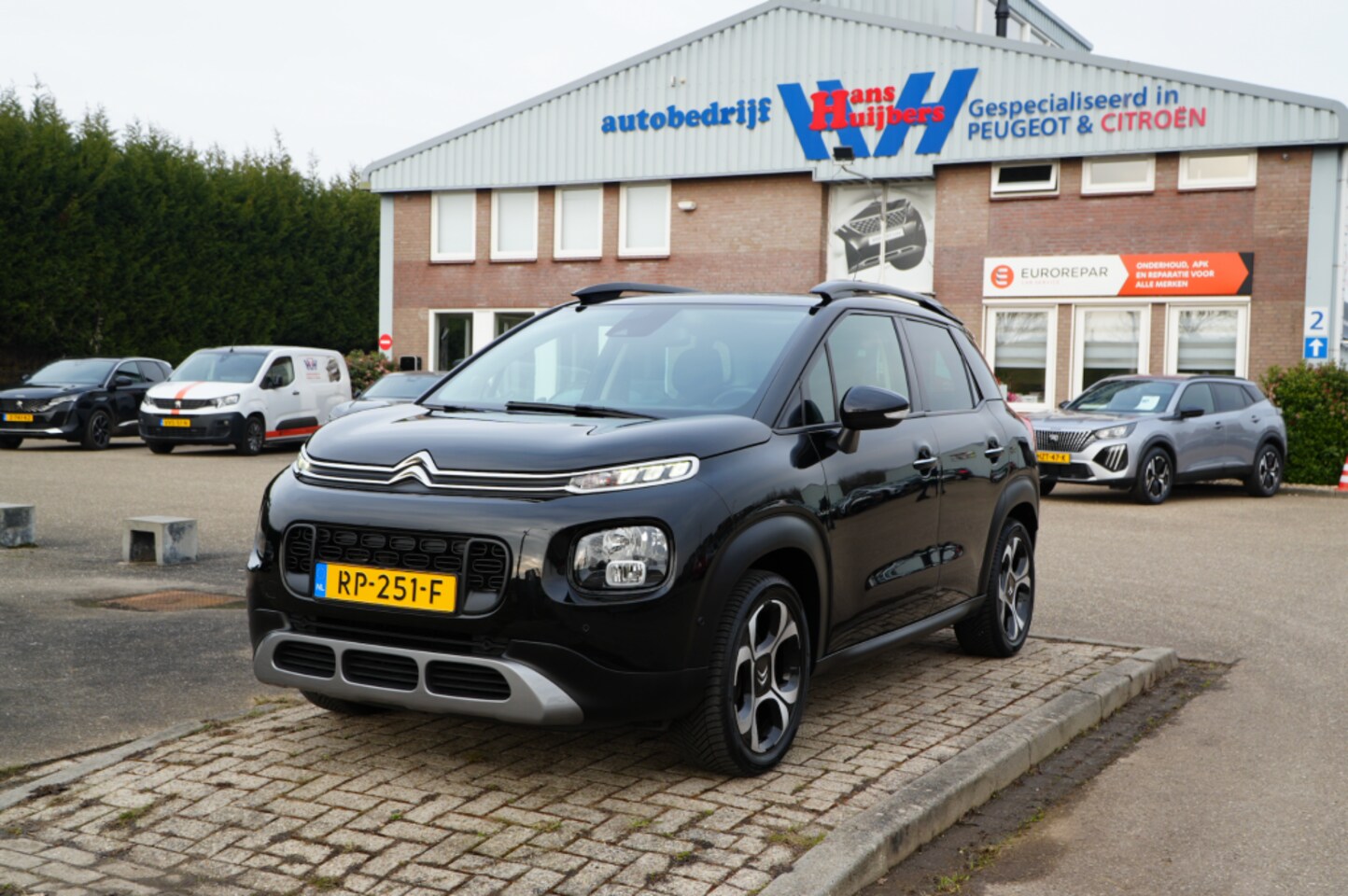 Citroën C3 Aircross - SHINE 1.2-110PK EAT6 AUTOMAAT - AIRCO - NAVI - incl. rijklaar en 12 maanden garantie - AutoWereld.nl