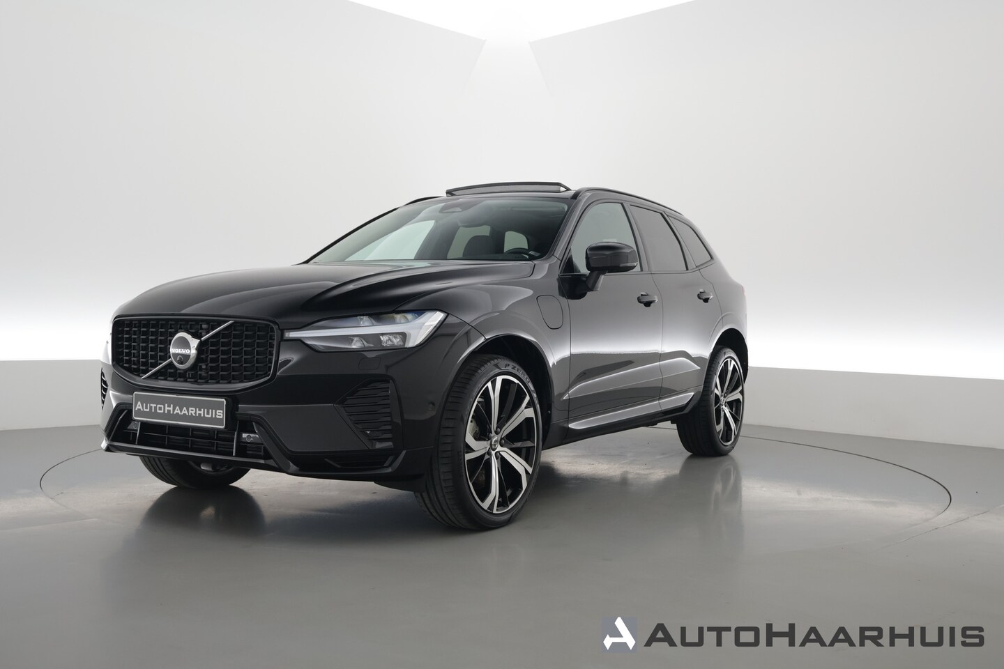 Volvo XC60 - 2.0 T6 Plug-in hybrid AWD Plus Dark | Luchtvering | Pano | Dig. Cockpit | Nav+App.Connect - AutoWereld.nl