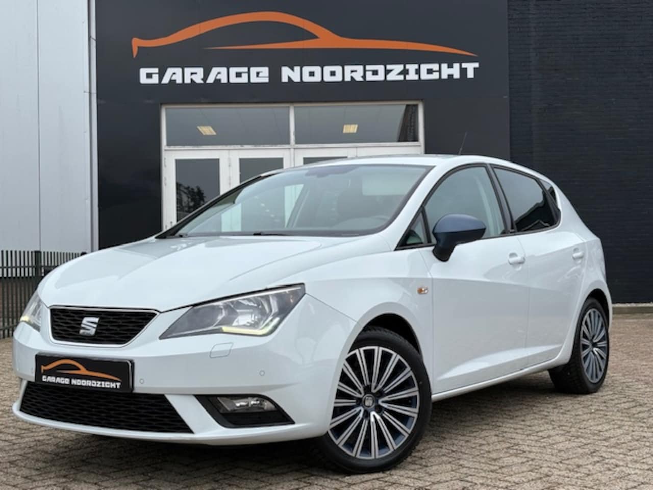 SEAT Ibiza - 1.0 TSI CONNECT 110PK NAVIGATIE|ECC/AIRCO|BLUE TELEFONIE|GETINT GLAS|PDC|ELEKTRISCHE PAKKE - AutoWereld.nl