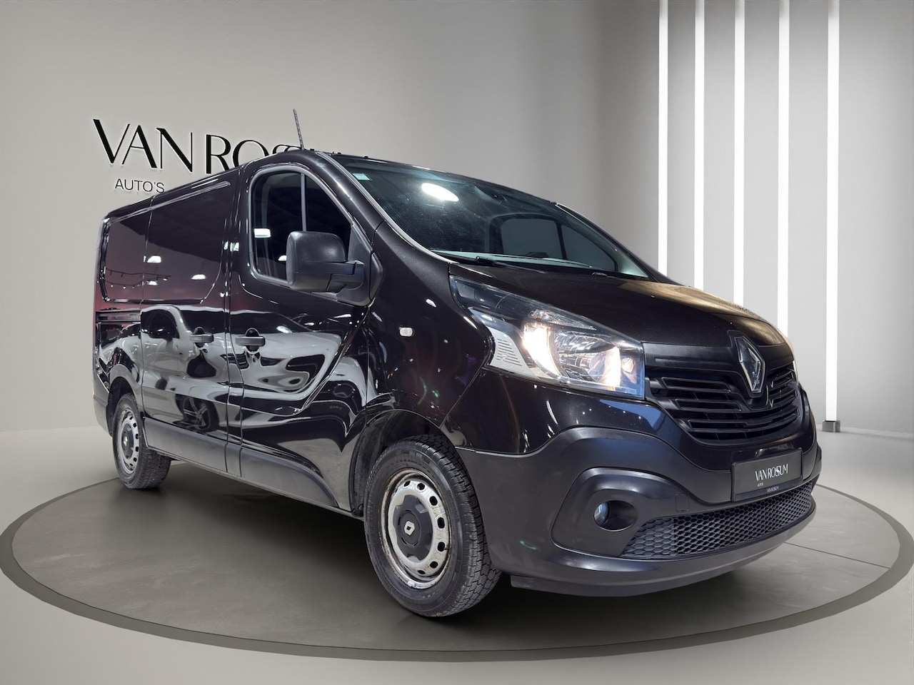 Renault Trafic - L1H1 1.6 dCi 120 Energy | Airco  Camera | Parkeersensors | Navigatie | Trekhaak | 3-Zits | - AutoWereld.nl