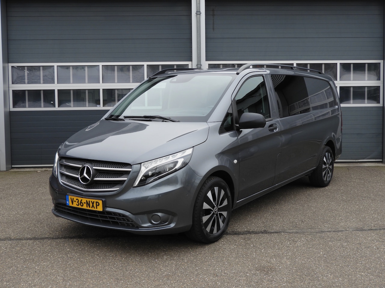Mercedes-Benz Vito - 116 CDI XL DC AUT | LED | CAMERA | 2.5t TREKHAAK - AutoWereld.nl