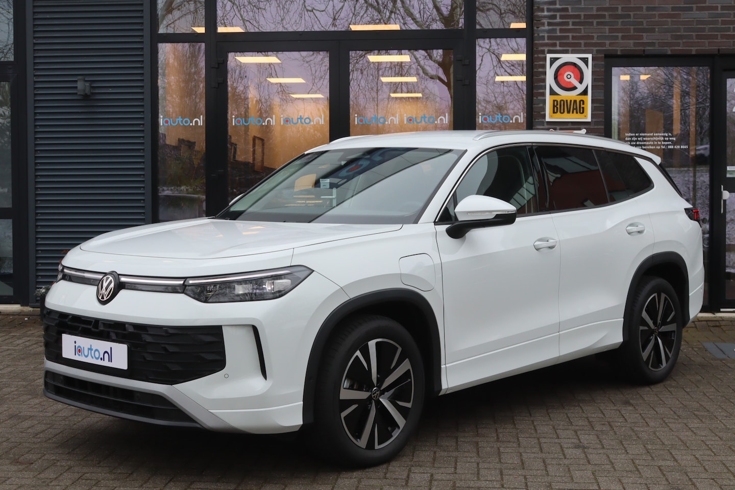 Volkswagen Tayron - 1.5 eHybrid 204PK Life Edition IQ.Light/Keyless/Camera/DCC/Winterpakket/Elek. klep/Dodehoe - AutoWereld.nl