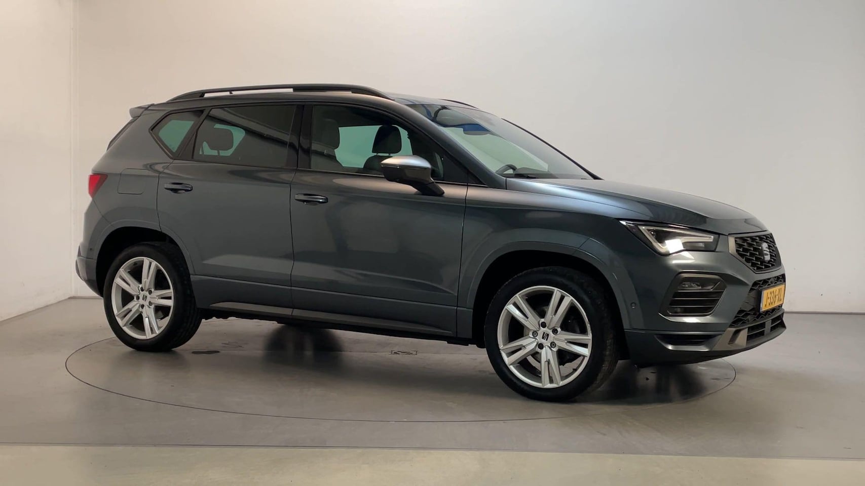 SEAT Ateca - 1.5 TSI 150pk DSG FR Business Intense Panoramadak Camera Virtual Cockpit Navigatie - AutoWereld.nl