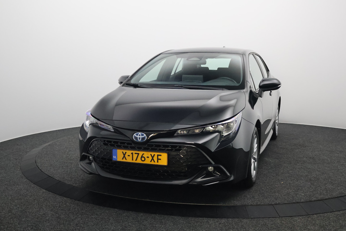 Toyota Corolla - Hybrid 140 Active | 11000 KM | Adaptieve Cruise Control | Camera | DAB | Carplay&Android - AutoWereld.nl