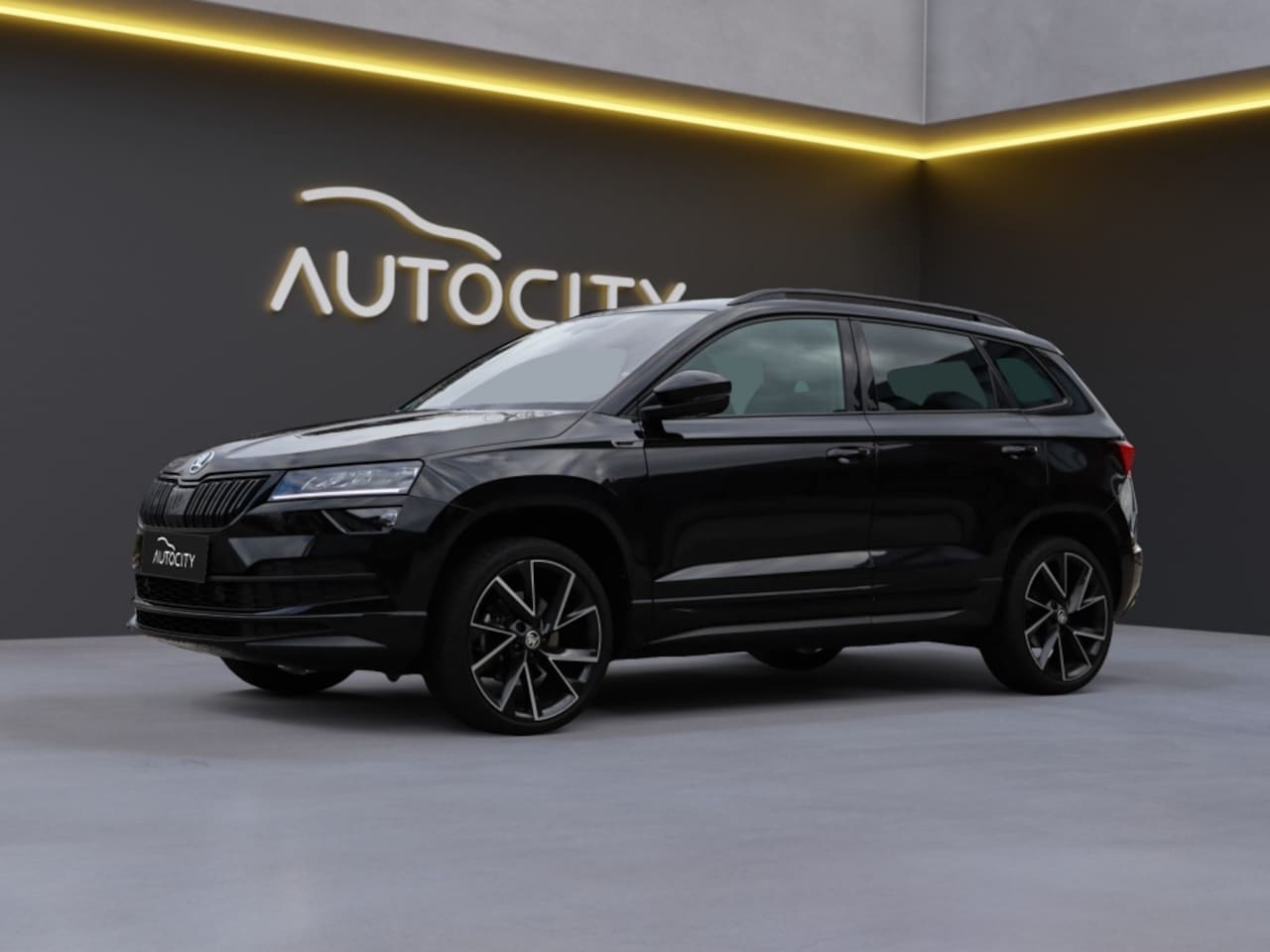 Skoda Karoq - Sportline 1.5 TSI Camera l Trekhaak elektrisch l - AutoWereld.nl
