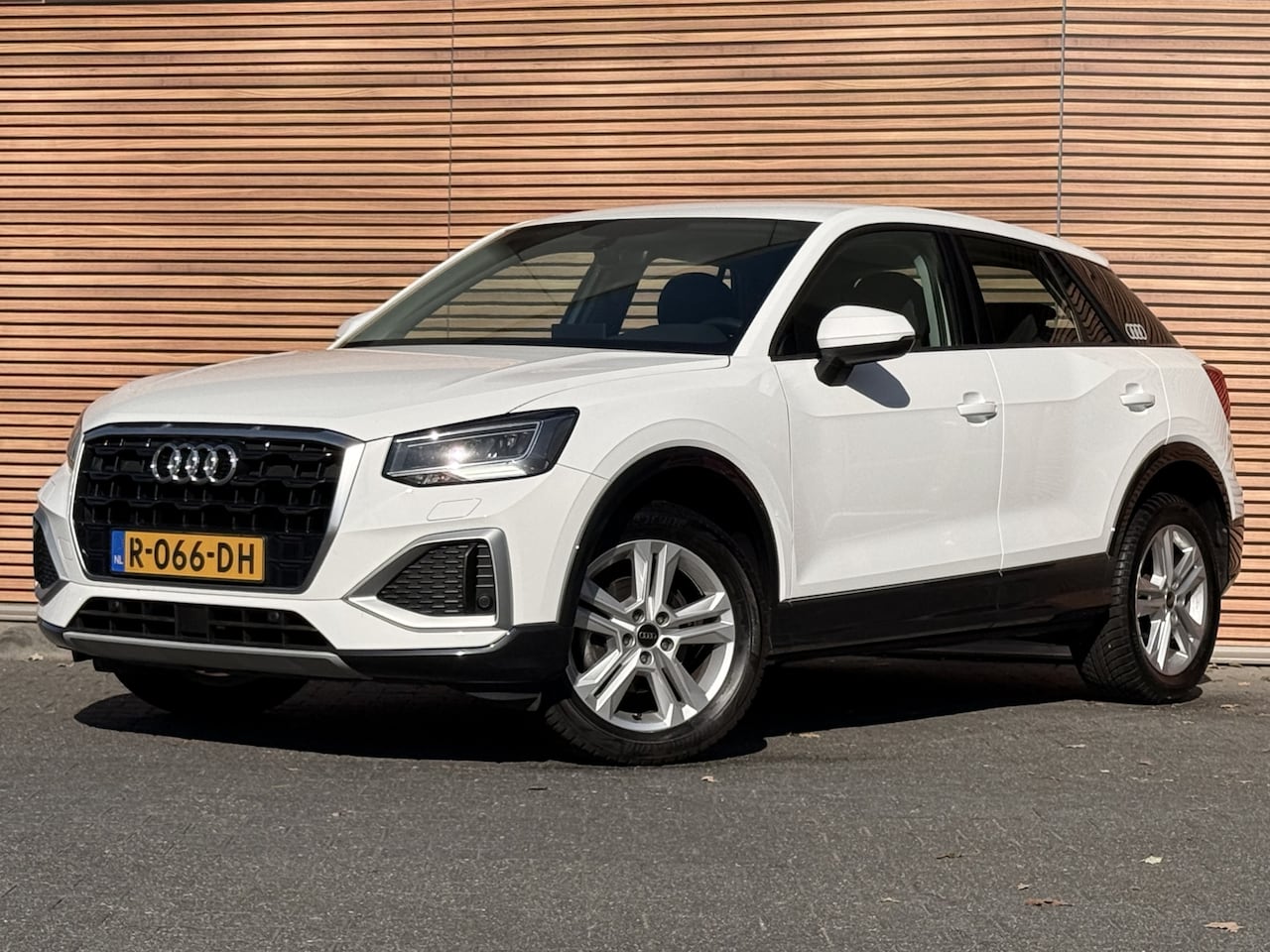 Audi Q2 - 30 TFSI Advanced edition Virtual Cockpit / Navi / Camera / Lm Velgen / Clima - AutoWereld.nl