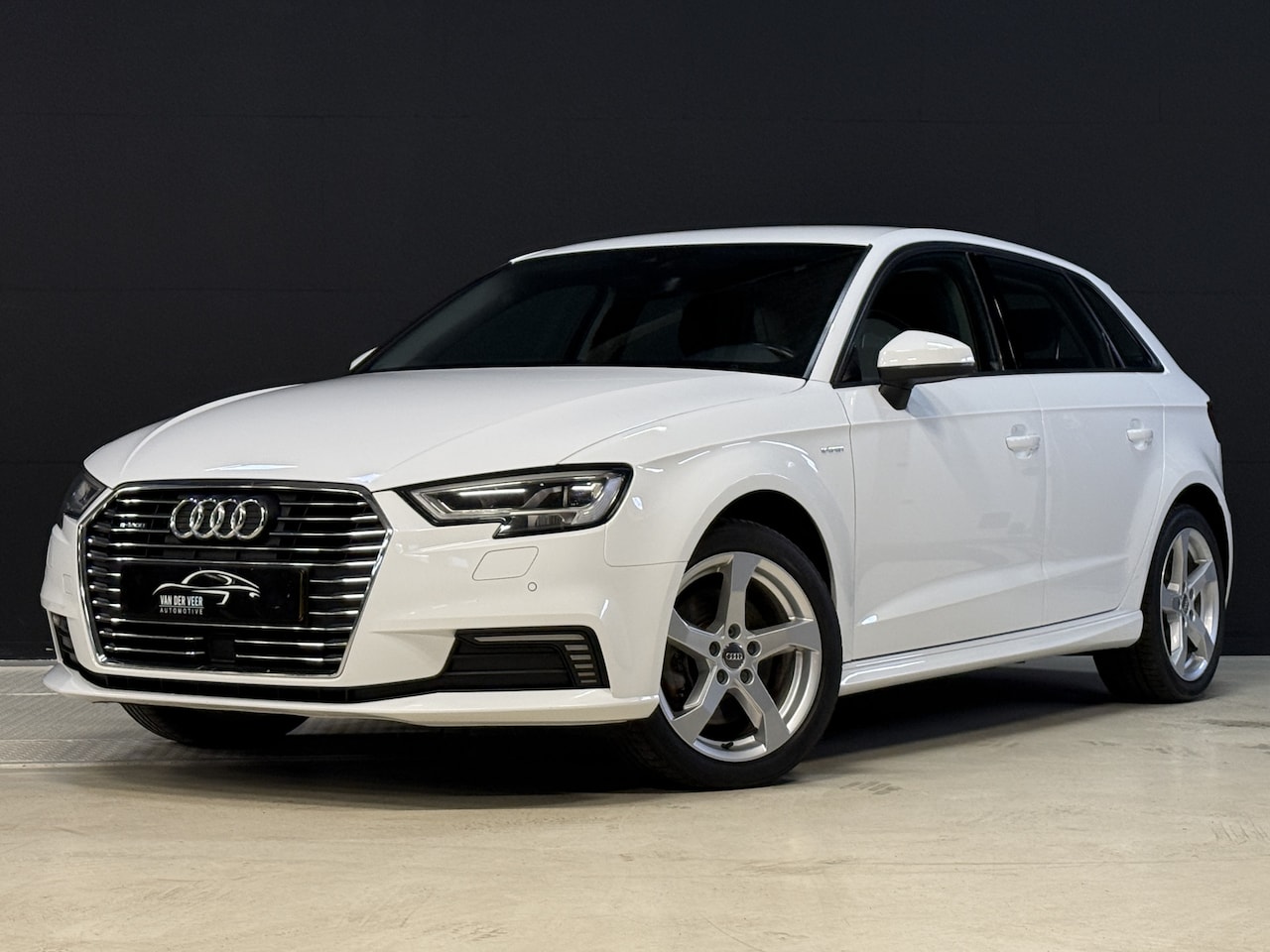 Audi A3 Sportback - 1.4 e-tron Sport | Keyless Entry/Start | Stoelverwarming | Navigatie | Trekhaak | BTW - AutoWereld.nl