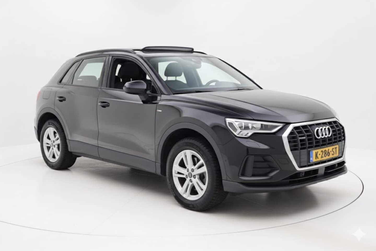 Audi Q3 - 35 TFSI I Geen import | Trekhaak | Schuifdak - AutoWereld.nl