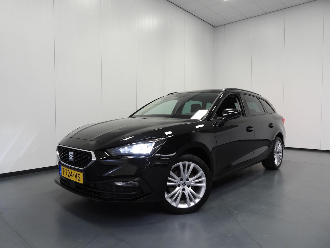 SEAT Leon Sportstourer - 1.0 eTSI Aut. Style Business Intense NAVI/CAMERA/LED/TREKH./17"LMV! - AutoWereld.nl