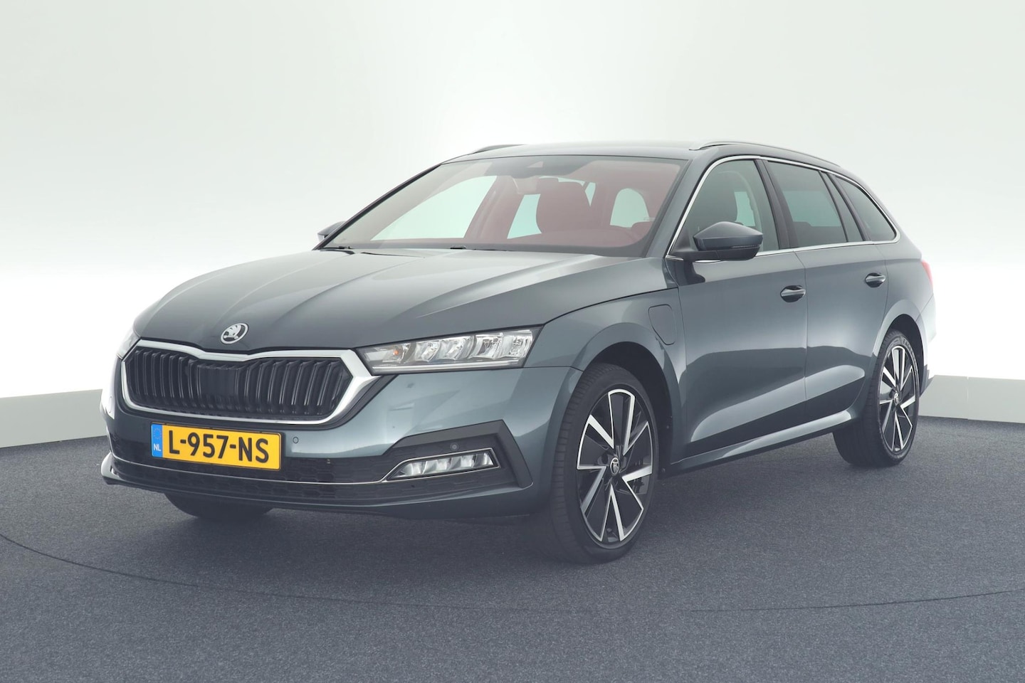 Skoda Octavia Combi - 1.4 TSI 204pk iV PHEV Business Edition Camera Stoelverwarming Virtual Cockpit Navigatie - AutoWereld.nl