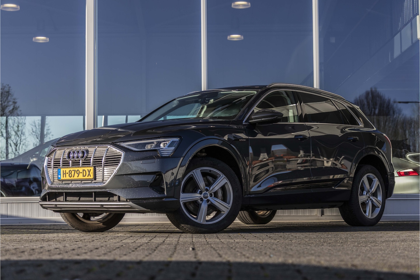 Audi e-tron - e-tron 50 quattro Launch edition 71 kWh | NL Auto | Parkeersens. V + A - AutoWereld.nl