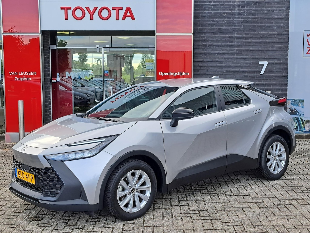 Toyota C-HR - 1.8 Hybrid 140 ANDROID & APPLE DIGITALE TELLERS METALLIC LAK - AutoWereld.nl