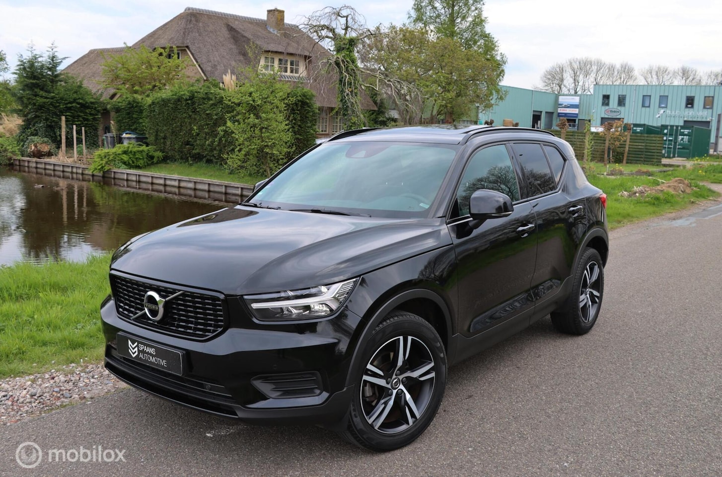 Volvo XC40 - 1.5 T3 R-Design / Pano / Navi / Stoelverwarming - AutoWereld.nl