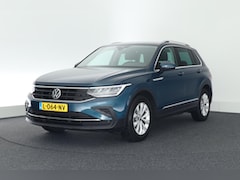 Volkswagen Tiguan - 1.5 TSI 150pk DSG Life Business Trekhaak Camera Keyless Virtual Cockpit Stoelverwarming Ma