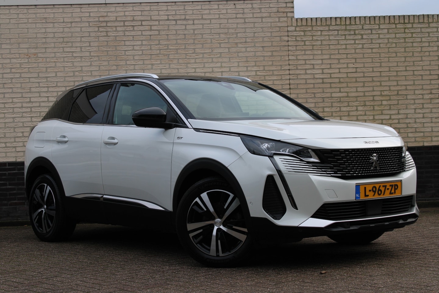 Peugeot 3008 - 1.2 PureTech GT Trekhaak | Navigatie | Adaptieve cruise - AutoWereld.nl