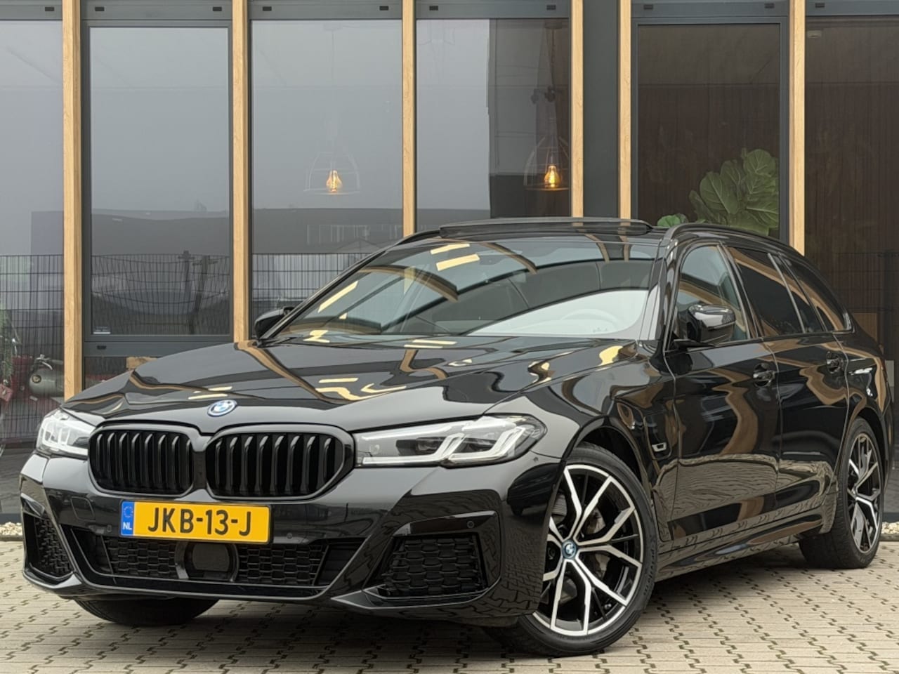 BMW 5-serie Touring - 530e xDrive Business Edition Plus M-Sport| Pano | Head-u - AutoWereld.nl