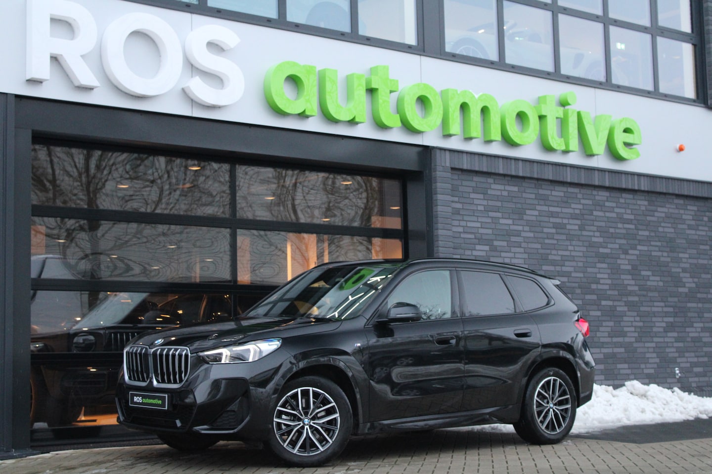 BMW X1 - sDrive20i | BTW | M-SPORT | KEYLESS | HUD | 360 CAM | AMBIENCE LIGHT | - AutoWereld.nl