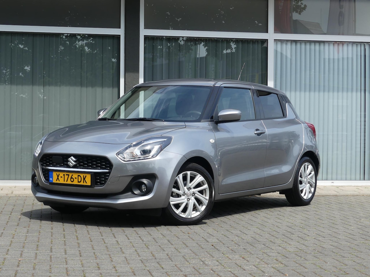 Suzuki Swift - 1.2 Select Smart Hybrid Carplay/Android Auto, Cruise Control, Airco, LM-velgen - AutoWereld.nl