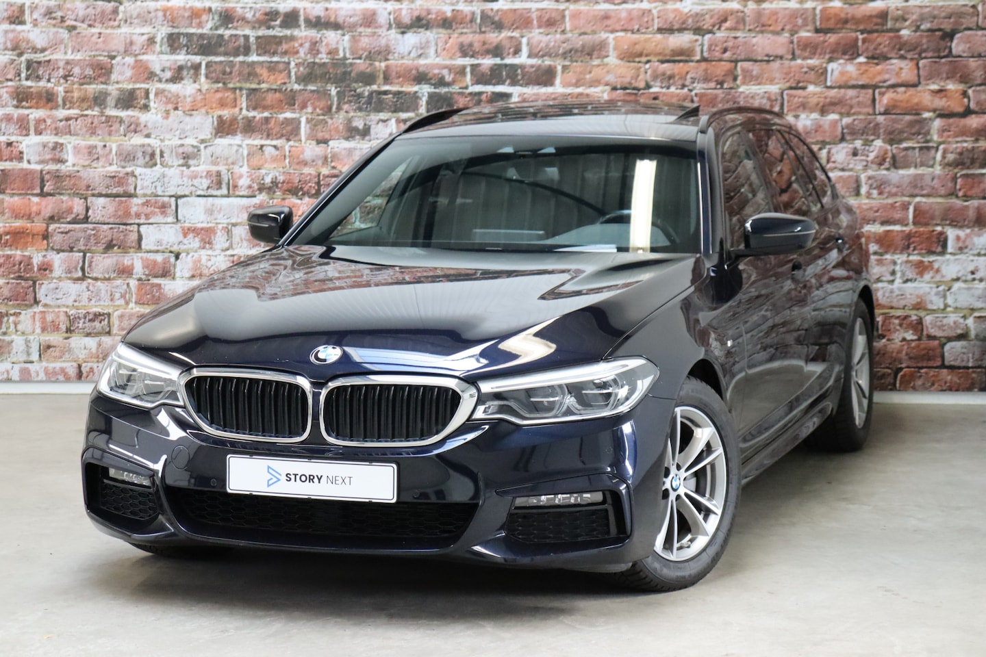 BMW 5-serie Touring - 520i High Executive M Sport Pakket Automaat / Panoramadak / Navigatie Professional / Achte - AutoWereld.nl