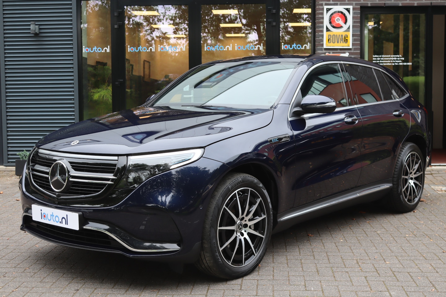 Mercedes-Benz EQC - 400 4MATIC AMG Business Solution 80 kWh LED/MBUX/Leder/Keyless/Camera/AR/20" - AutoWereld.nl