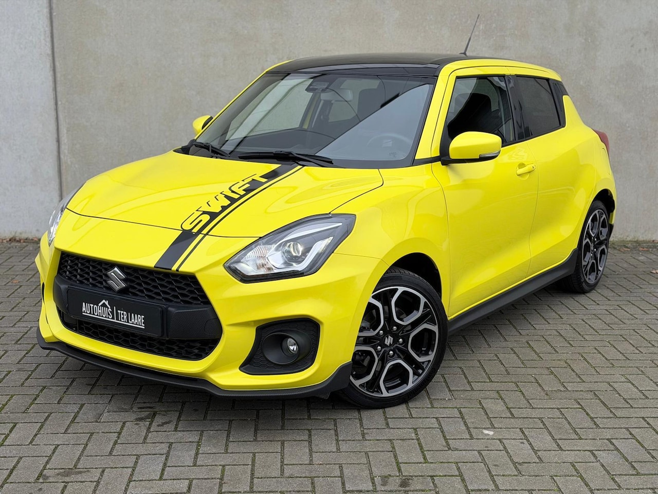 Suzuki Swift - 1.4 Sport 17'' CarPlay Camera ACC Stoelverwarming - AutoWereld.nl